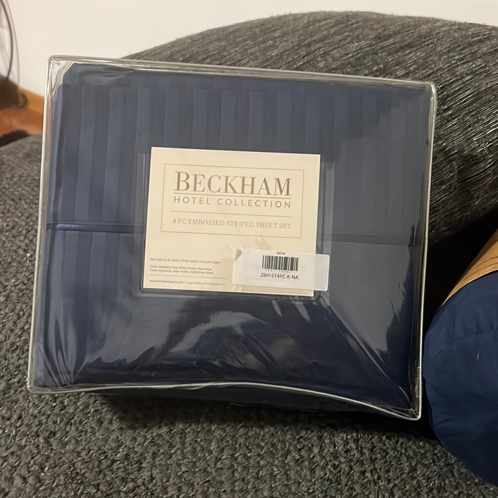 King size - Beckham Hotel Collection Sheets - 4 piece - stripes